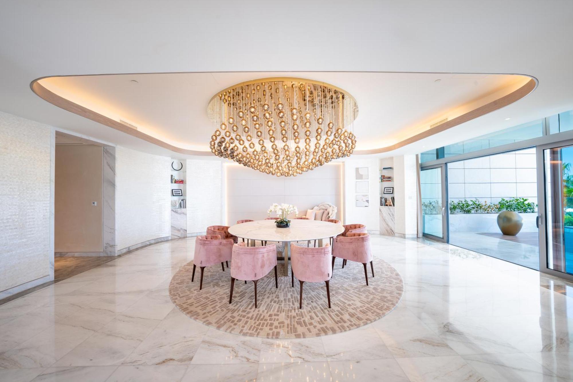 Five Luxe Hotel Dubai Exterior photo Dining room