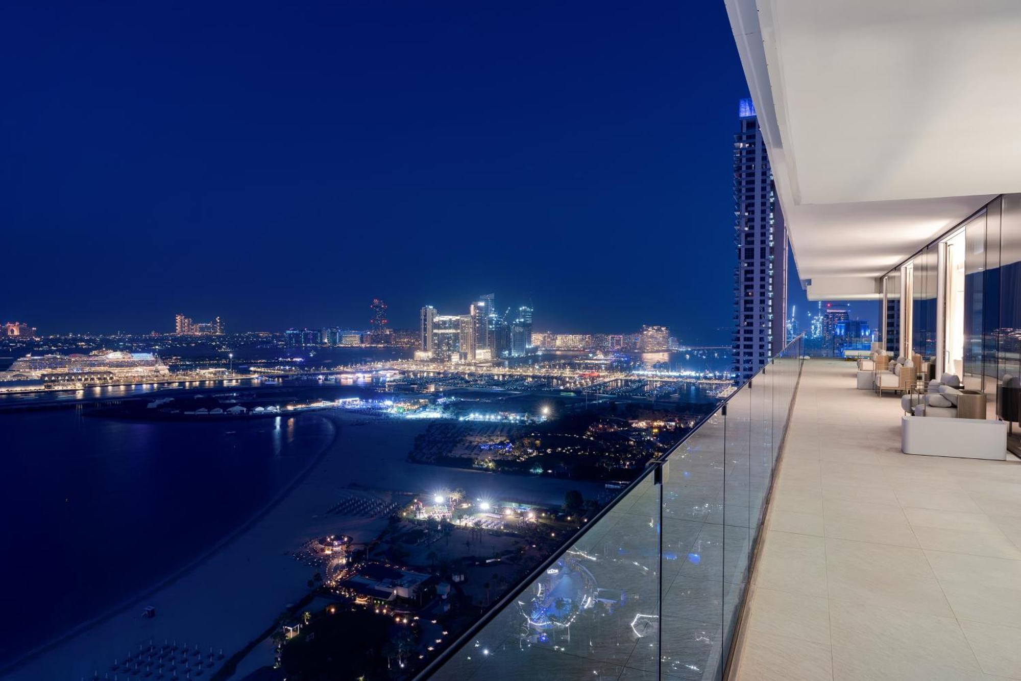 Five Luxe Hotel Dubai Exterior photo View from the penthouse
