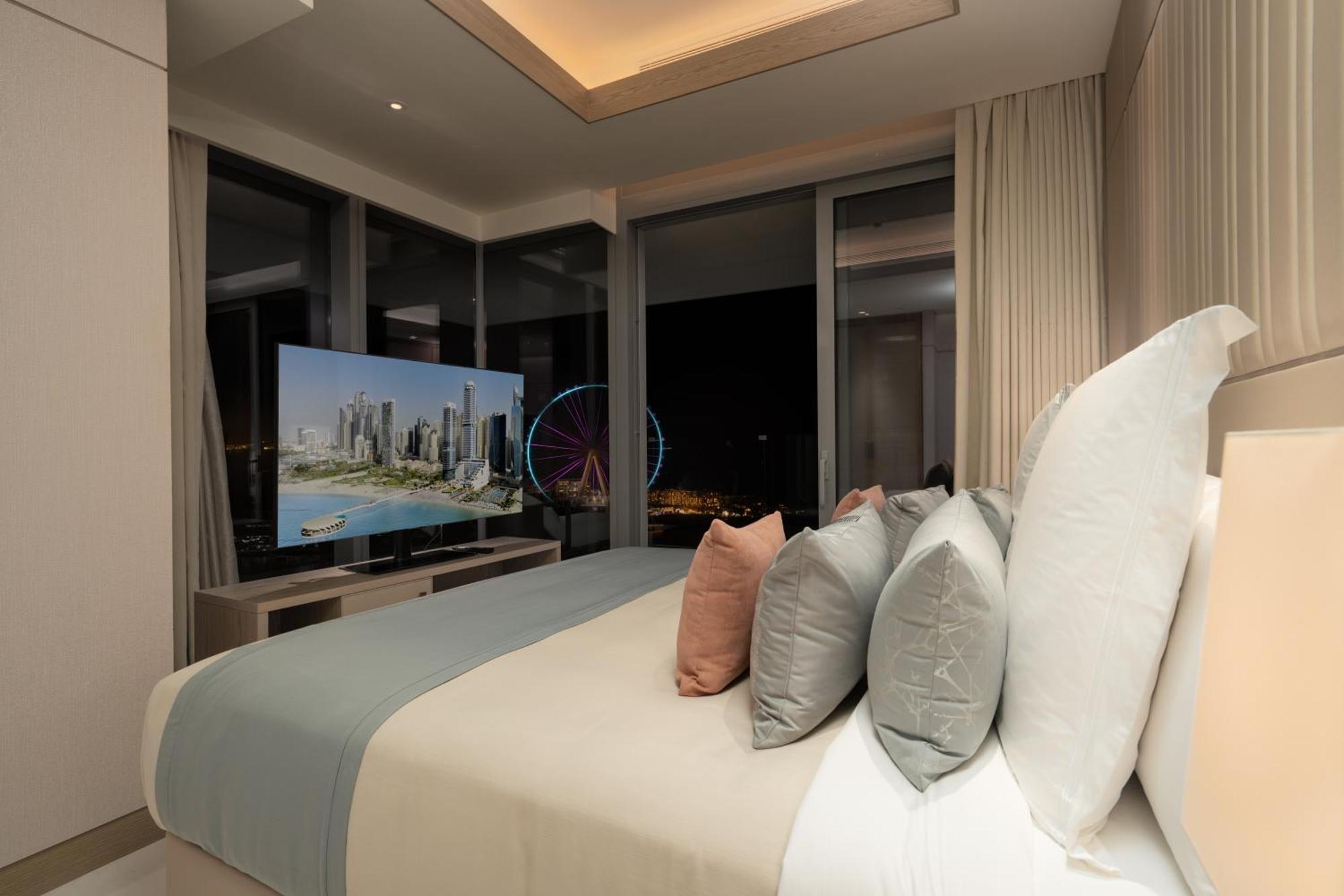 Five Luxe Hotel Dubai Exterior photo A bedroom at the Ritz-Carlton, DIFC